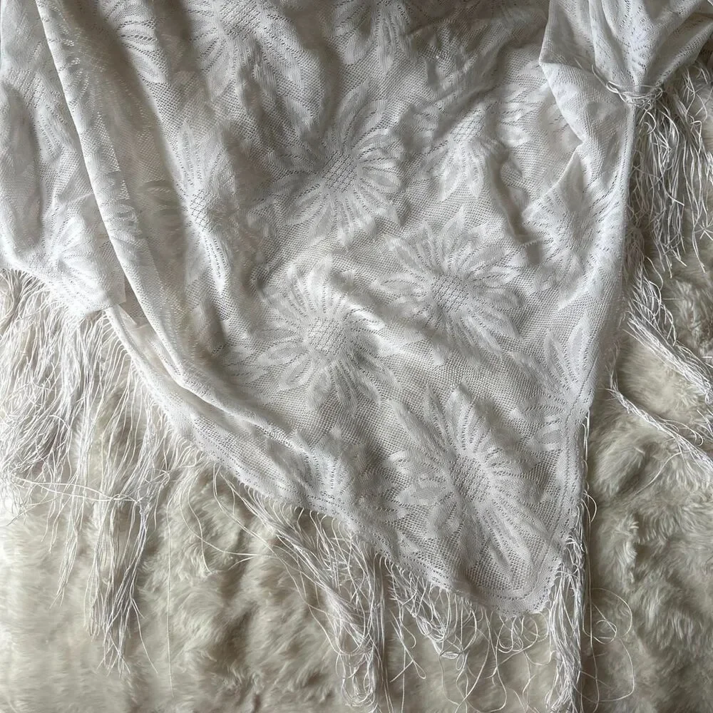 Source Unknown white fringe